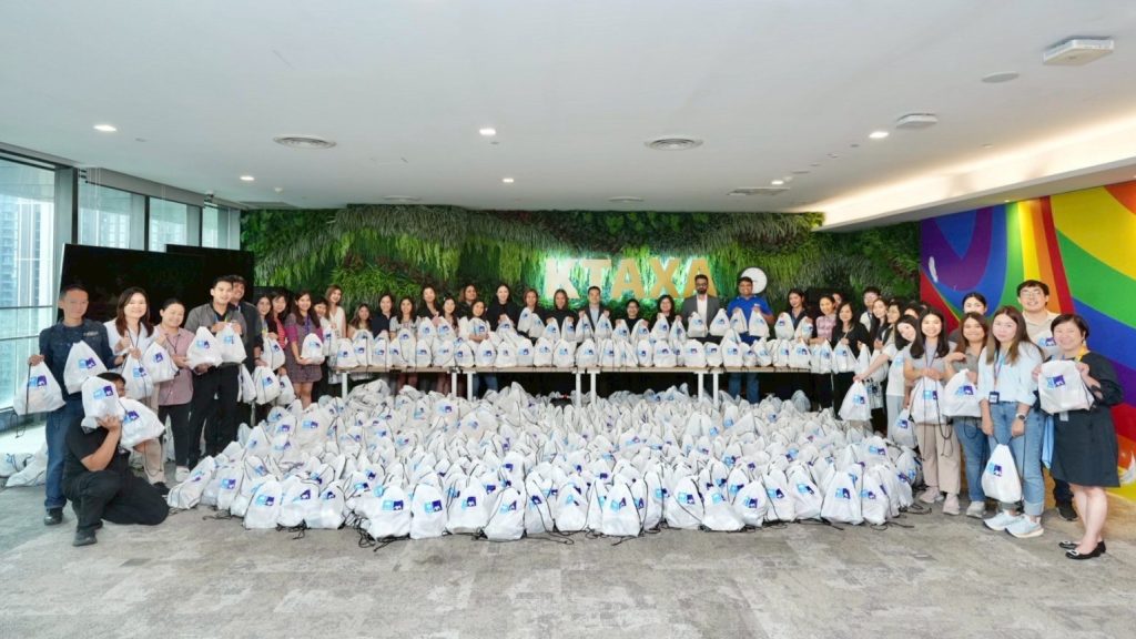กรุงไทย-แอกซ่า ประกันชีวิต รวมพลังจิตอาสา ร่วมบรรจุถุงยังชีพ จำนวน 1,500 ถุง เพื่อส่งมอบช่วยเหลือผู้ประสบภัยน้ำท่วมในภาคเหนือ และเหตุการณ์ชายแดนไทย-กัมพูชา
