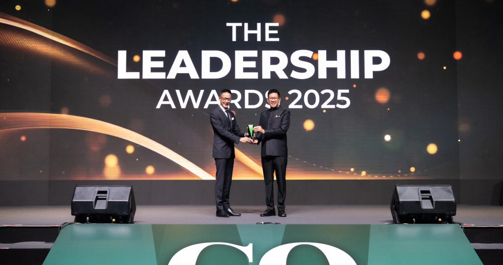 “สาระ ล่ำซำ” รับรางวัล Human Capital Development Award จากงาน The Leadership Awards 2025 ตอกย้ำความเป็นผู้นำที่โดดเด่นด้านการพัฒนาทรัพยากรมนุษย์