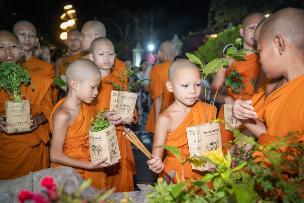 มิตรแท้ประกันภัย สานต่อกิจกรรม “เวียนเทียนด้วยต้นไม้” เนื่องในวันอาสาฬหบูชา ณ วัดอรุณราชวราราม ร่วมสืบสานพระพุทธศาสนา ส่งเสริมการทำบุญวิถีใหม่ เพื่อสิ่งแวดล้อมที่ยั่งยืน
